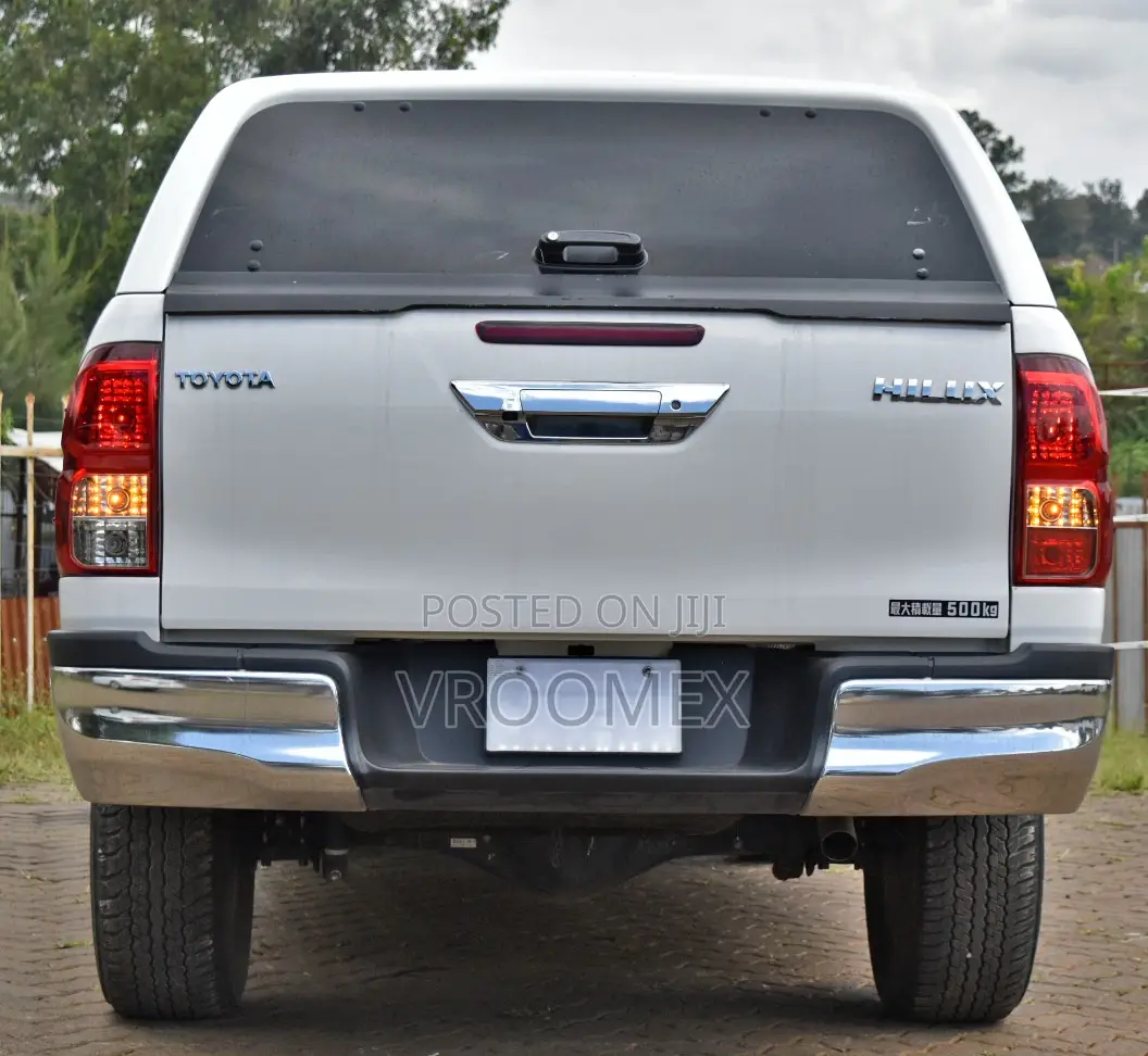 Toyota Hilux 2018 White