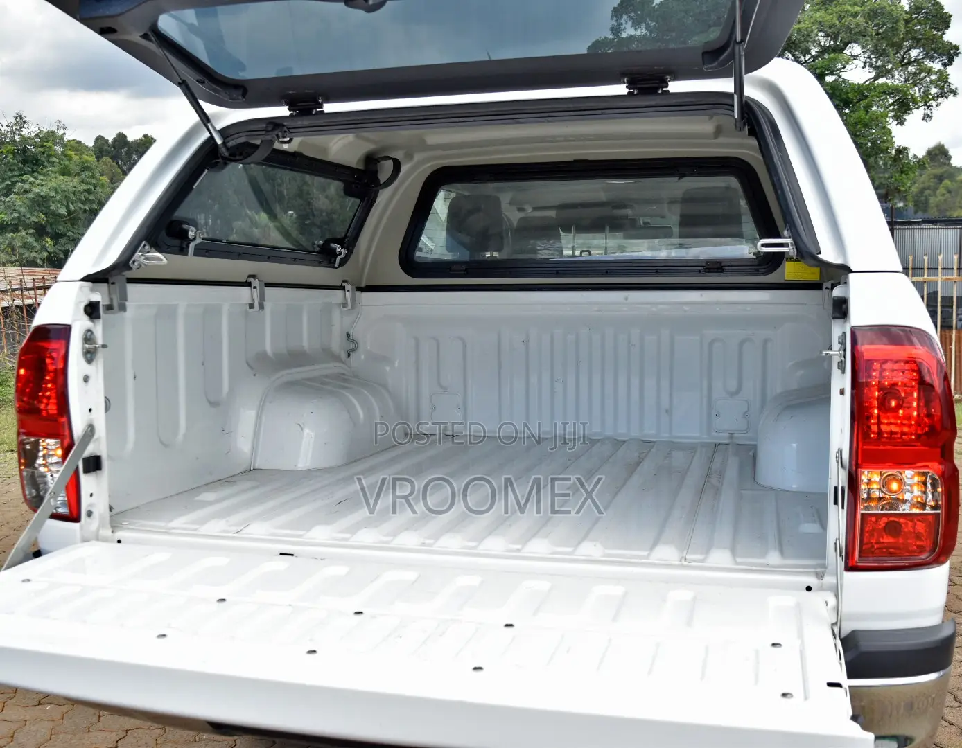 Toyota Hilux 2018 White