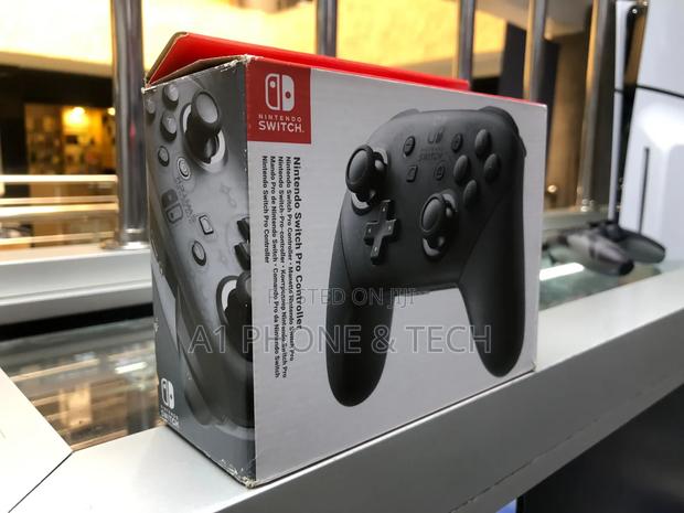 Nintendo Switch Pro Controller - thumbnail 3