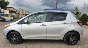Toyota Vitz 2013 Silver