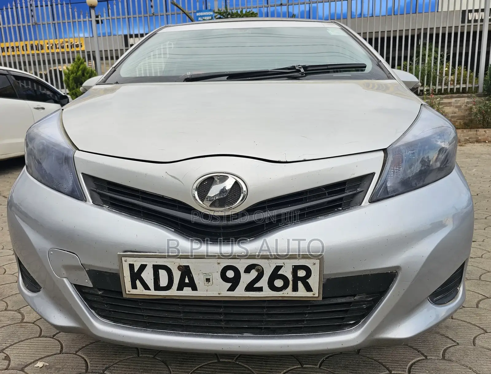 Toyota Vitz 2013 Silver