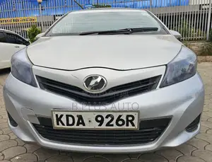 Toyota Vitz 2013 Silver