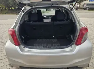 Toyota Vitz 2013 Silver