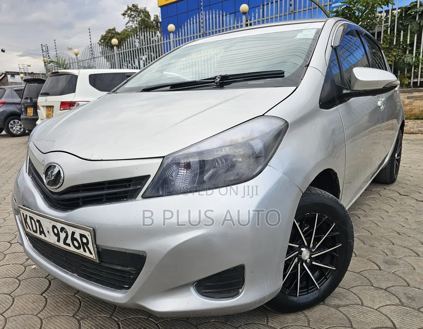 Toyota Vitz 2013 Silver