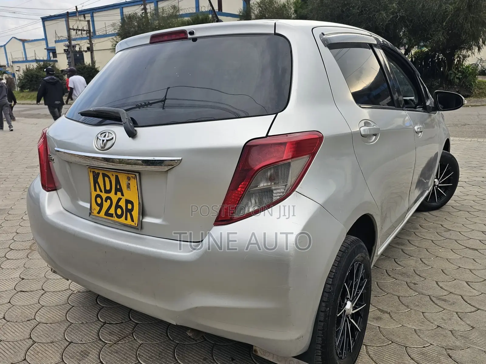 Toyota Vitz 2013 Silver