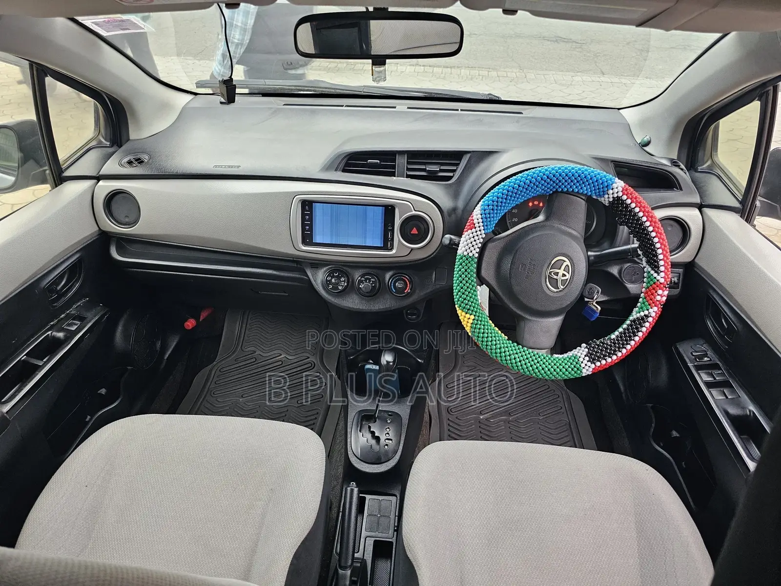 Toyota Vitz 2013 Silver