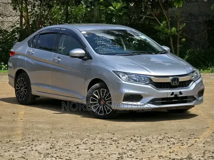 Honda Grace 2018 Silver