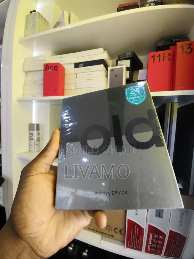 New Samsung Galaxy Z Fold4 256 GB Black - thumbnail 2