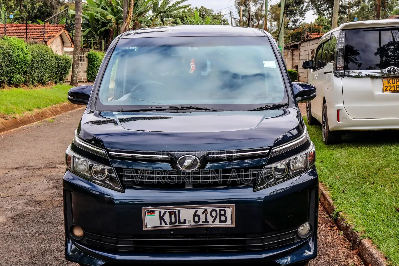 Toyota Voxy 2016 Blue