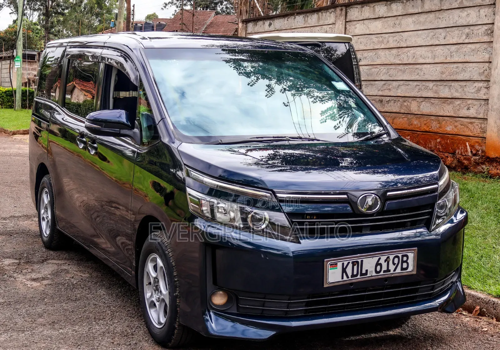 Toyota Voxy 2016 Blue