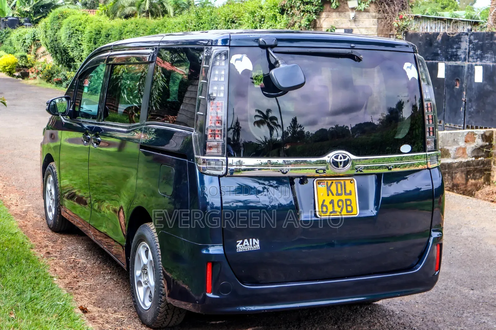 Toyota Voxy 2016 Blue