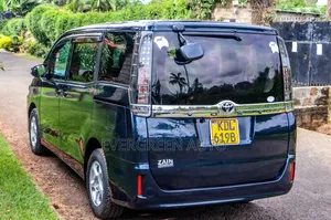 Toyota Voxy 2016 Blue