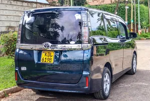 Toyota Voxy 2016 Blue