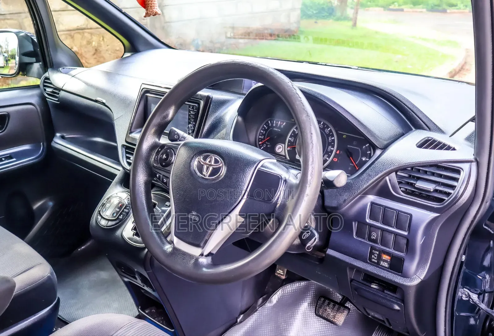 Toyota Voxy 2016 Blue