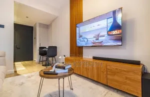 Modern Upperhill Studio With a Heated Rooftop Pool