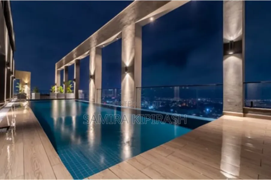 Modern Upperhill Studio With a Heated Rooftop Pool