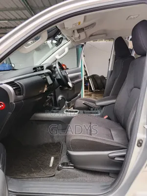 Toyota Hilux 2019 Silver