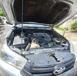 Toyota Hilux 2020 Silver