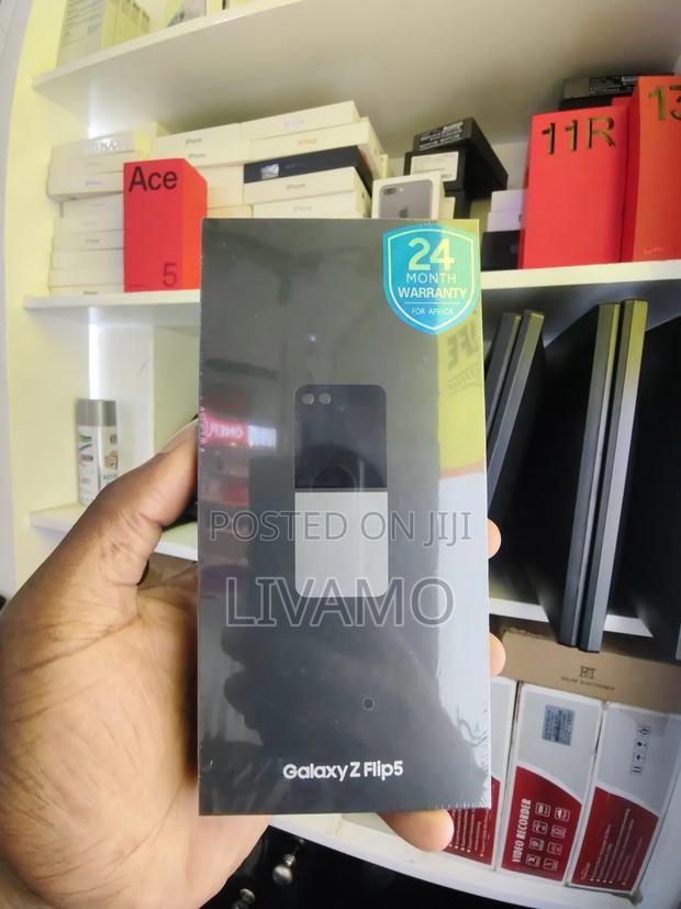 New Samsung Galaxy Z Flip 5 256 GB - thumbnail 3