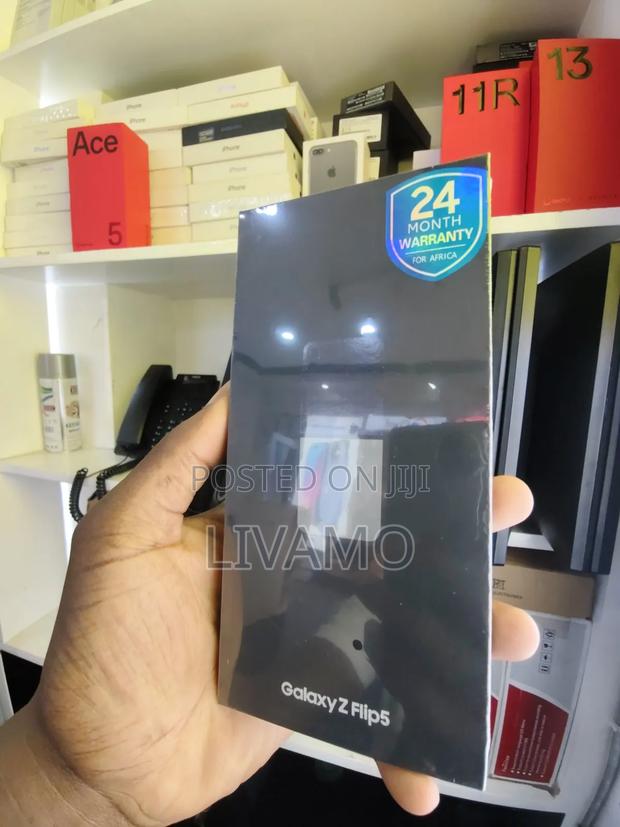 New Samsung Galaxy Z Flip 5 256 GB - thumbnail 4