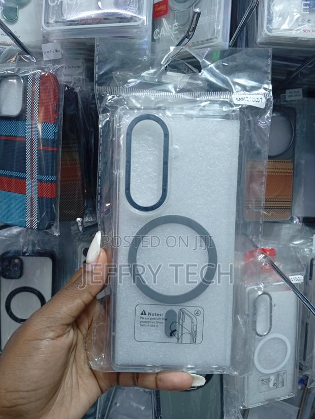 Clear Magnetic Phone Case Designed for the Samsung Galaxy Z Fold7.