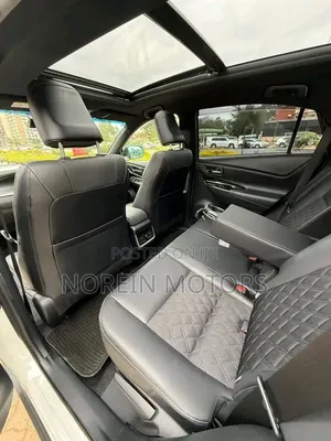 Toyota Harrier 2.0 4WD 2019 White