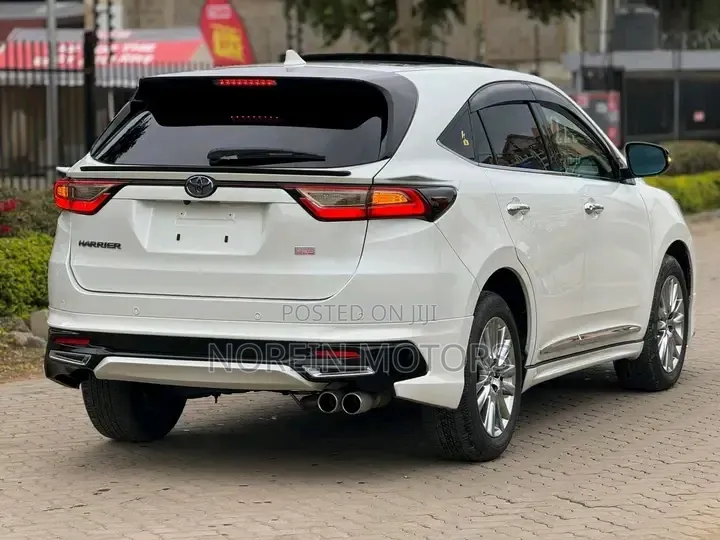 Toyota Harrier 2.0 4WD 2019 White