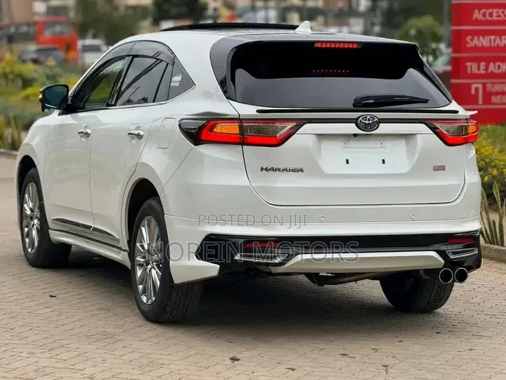 Toyota Harrier 2.0 4WD 2019 White