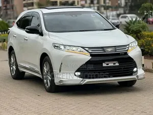 Toyota Harrier 2.0 4WD 2019 White