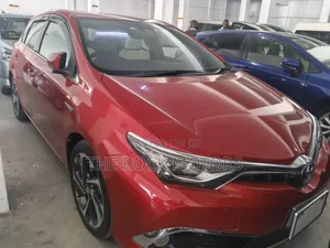 Toyota Auris 2018 Red