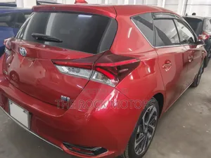 Toyota Auris 2018 Red