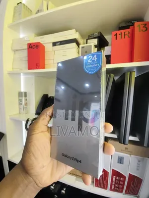 New Samsung Galaxy Z Flip4 128 GB
