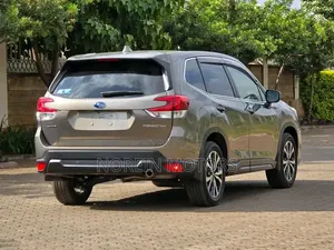 Subaru Forester Premium AWD 2019 Gray