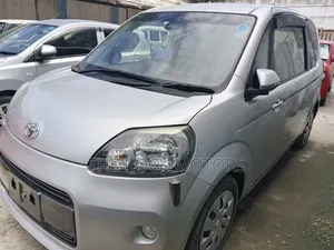 Toyota Porte 2019 Silver