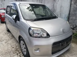 Toyota Porte 2019 Silver
