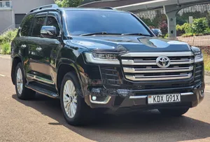 Toyota Land Cruiser 4.6 V8 ZX 2017 Black
