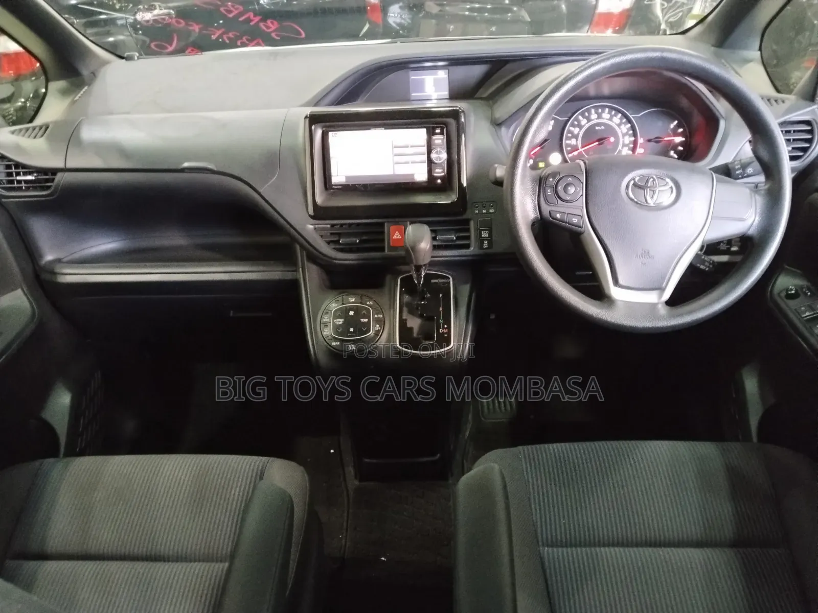 Toyota Voxy 2018 White