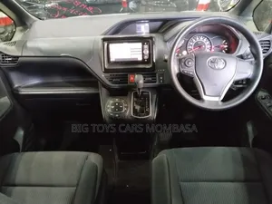 Toyota Voxy 2018 White