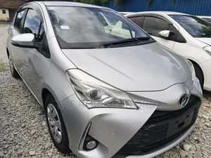 Toyota Vitz 1.3 FWD 5dr 2019 Silver