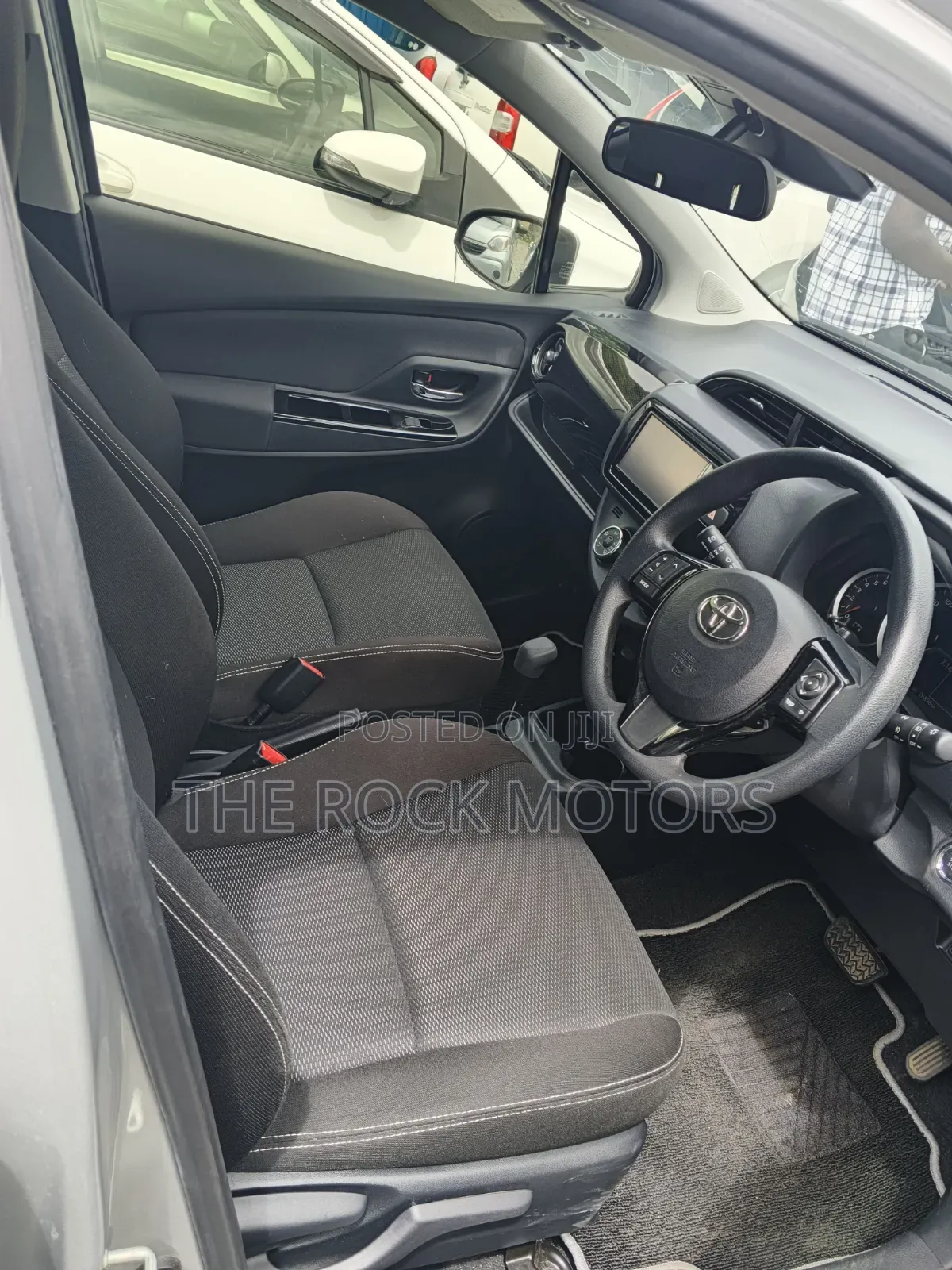 Toyota Vitz 1.3 FWD 5dr 2019 Silver