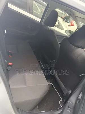 Toyota Vitz 1.3 FWD 5dr 2019 Silver
