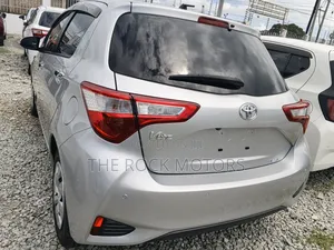 Toyota Vitz 1.3 FWD 5dr 2019 Silver