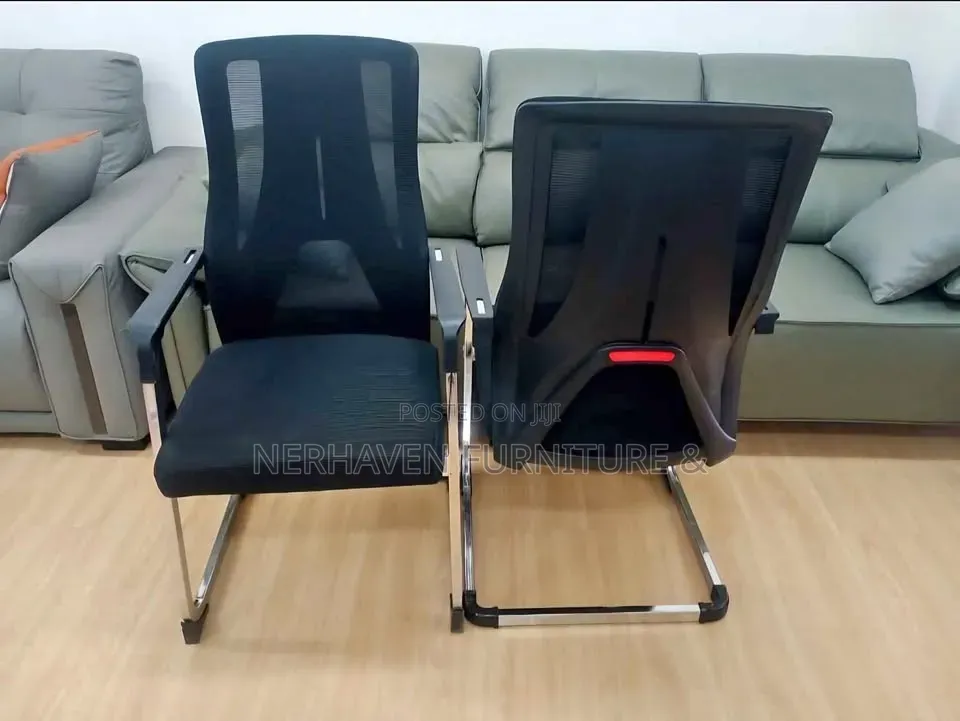 Ergonomic Visitors Chair – Modern Reception Seating
