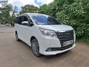 Toyota Noah 2.0 FWD (8 Seater) 2015 White