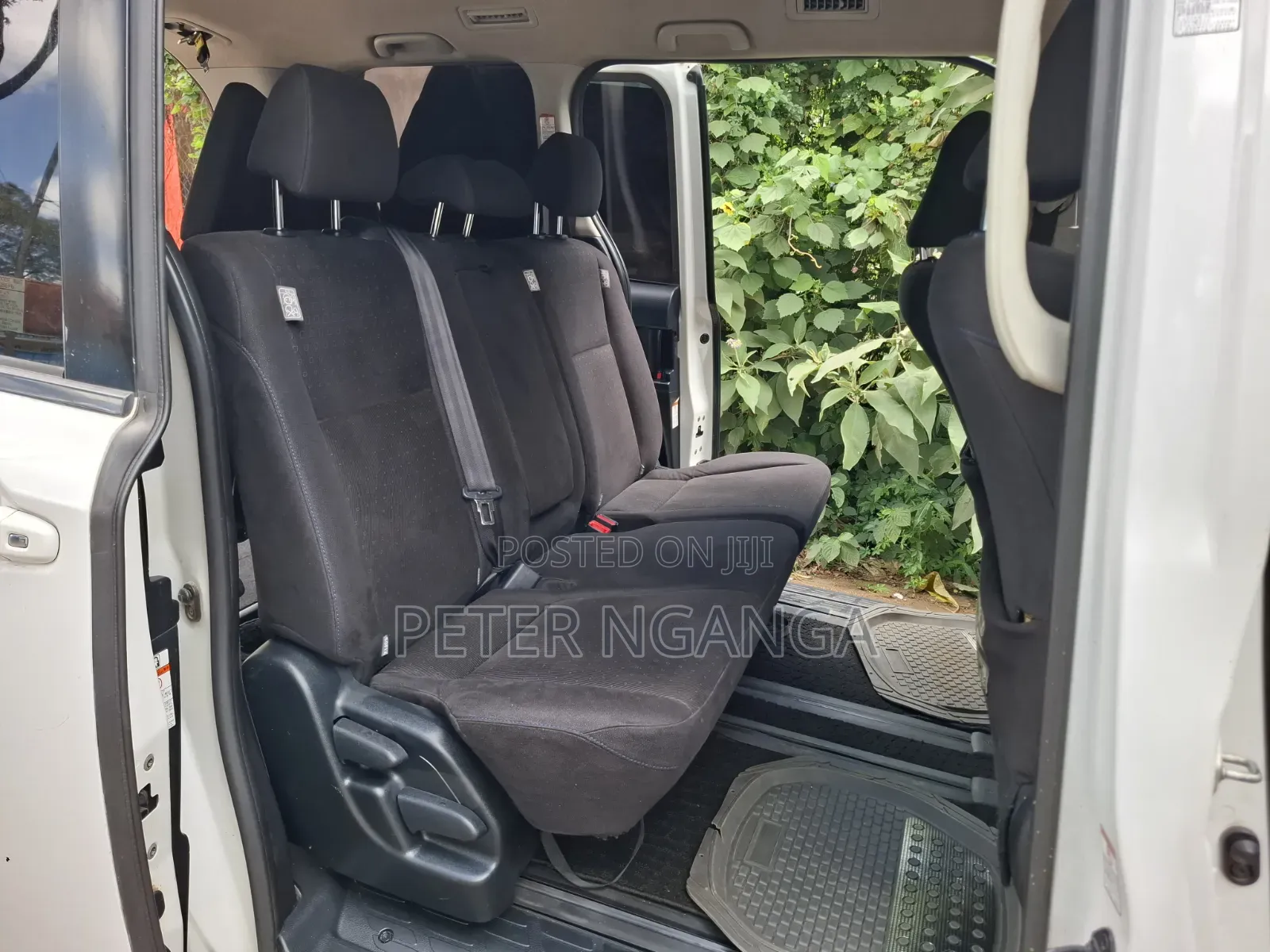 Toyota Noah 2.0 FWD (8 Seater) 2015 White