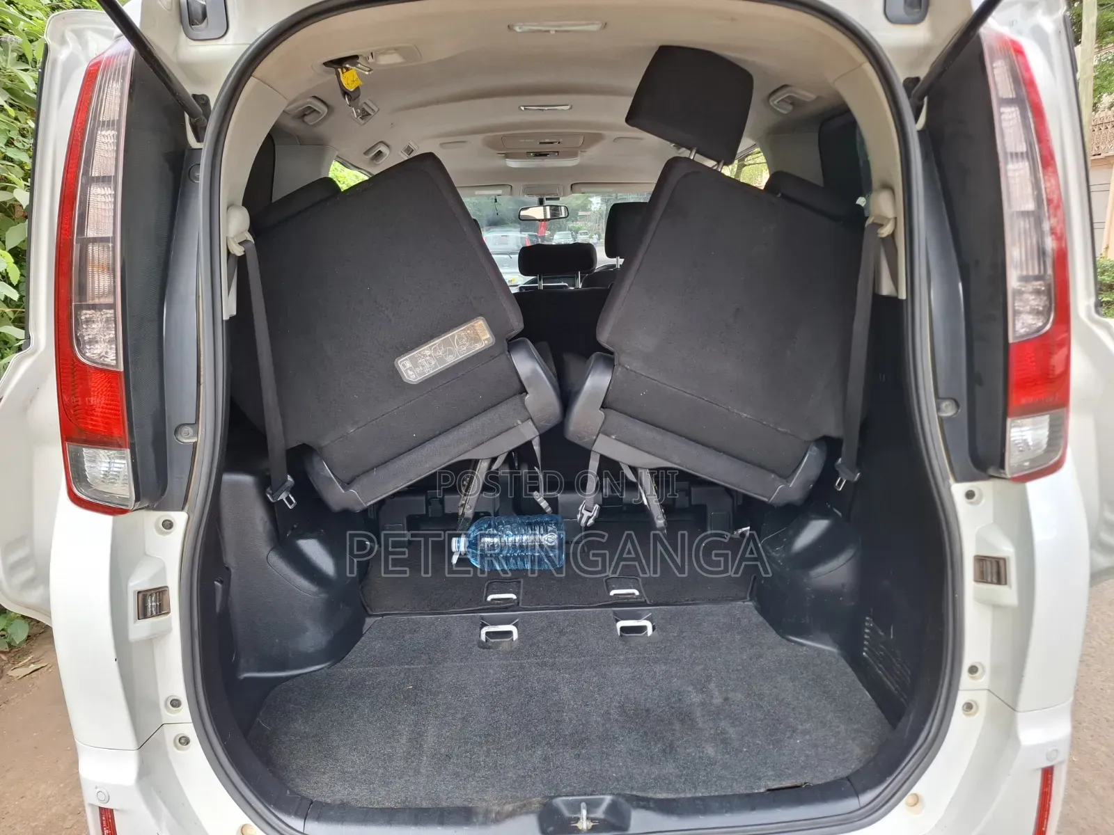 Toyota Noah 2.0 FWD (8 Seater) 2015 White