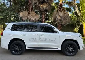 Toyota Land Cruiser 4.6 V8 GX 2015 White