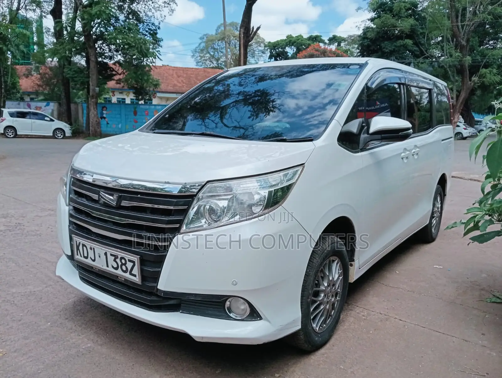 Toyota Noah 2015 Pearl