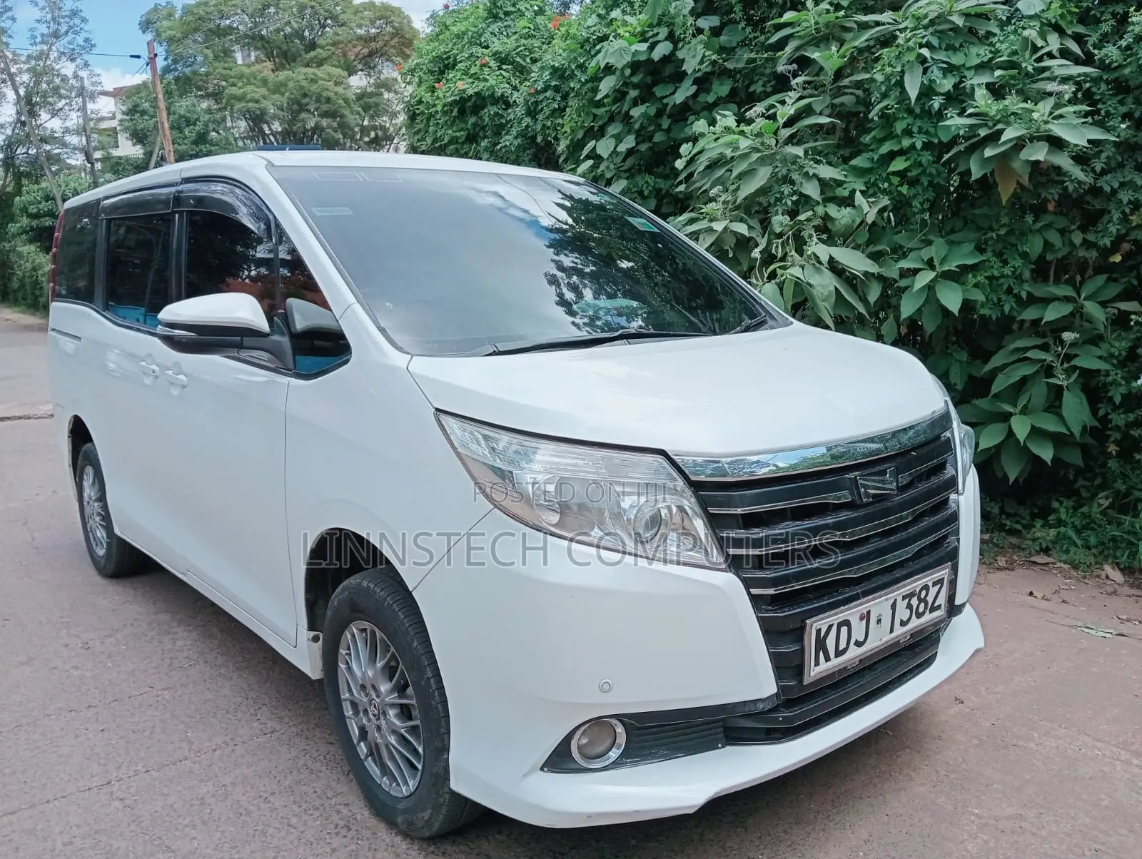 Toyota Noah 2015 Pearl