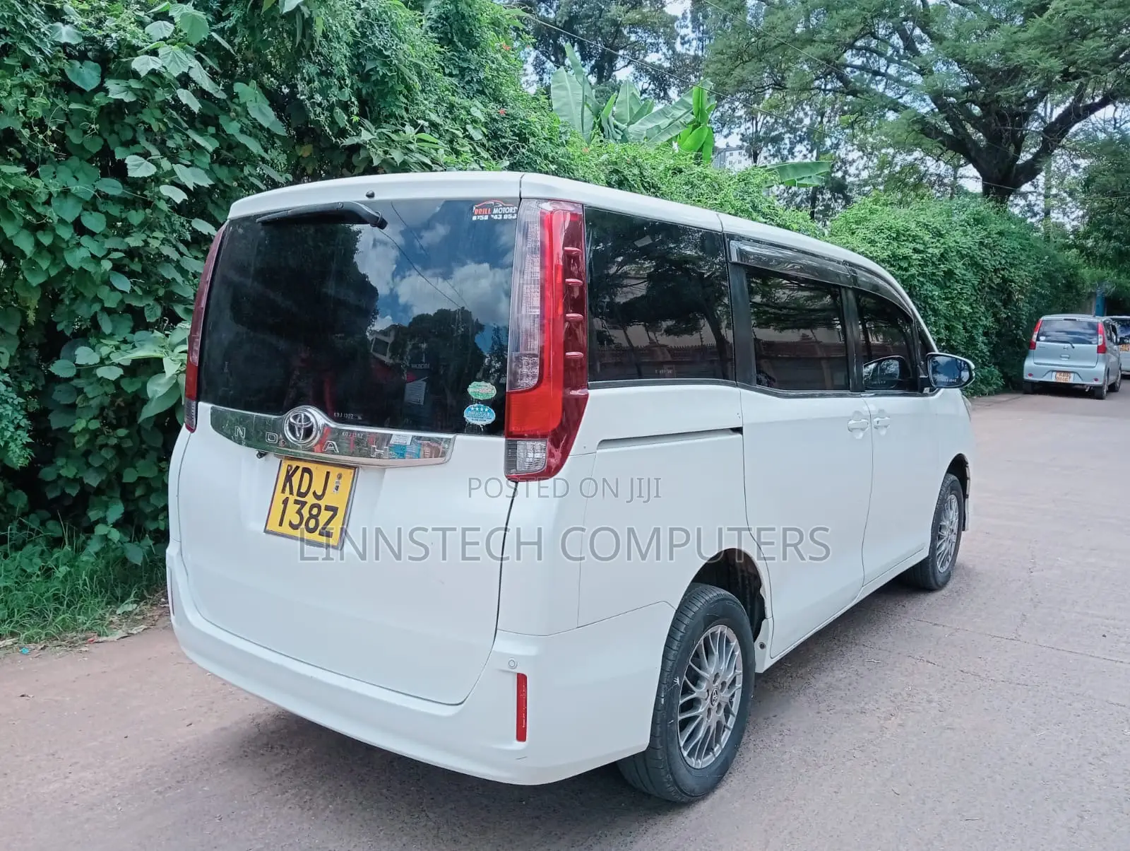 Toyota Noah 2015 Pearl